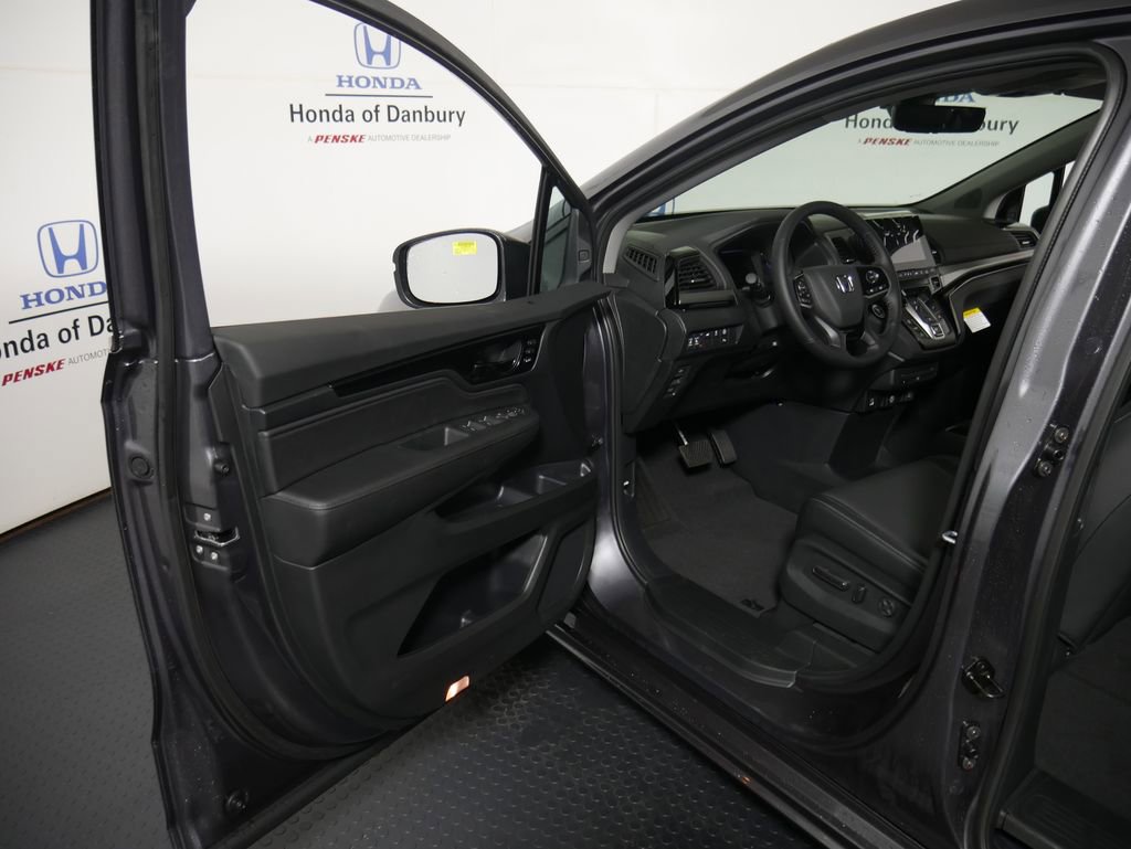 New 2026 Honda Odyssey Touring image 9