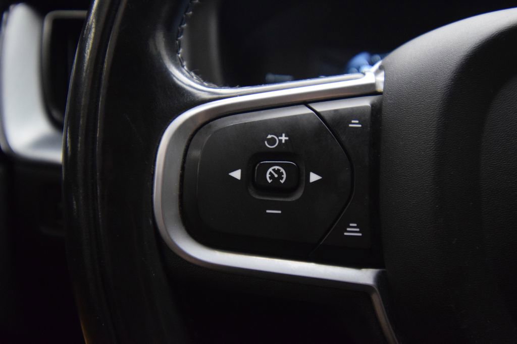 Used 2018 Volvo XC60 T5 Momentum w/ Vision Package AWD/4WD image 34