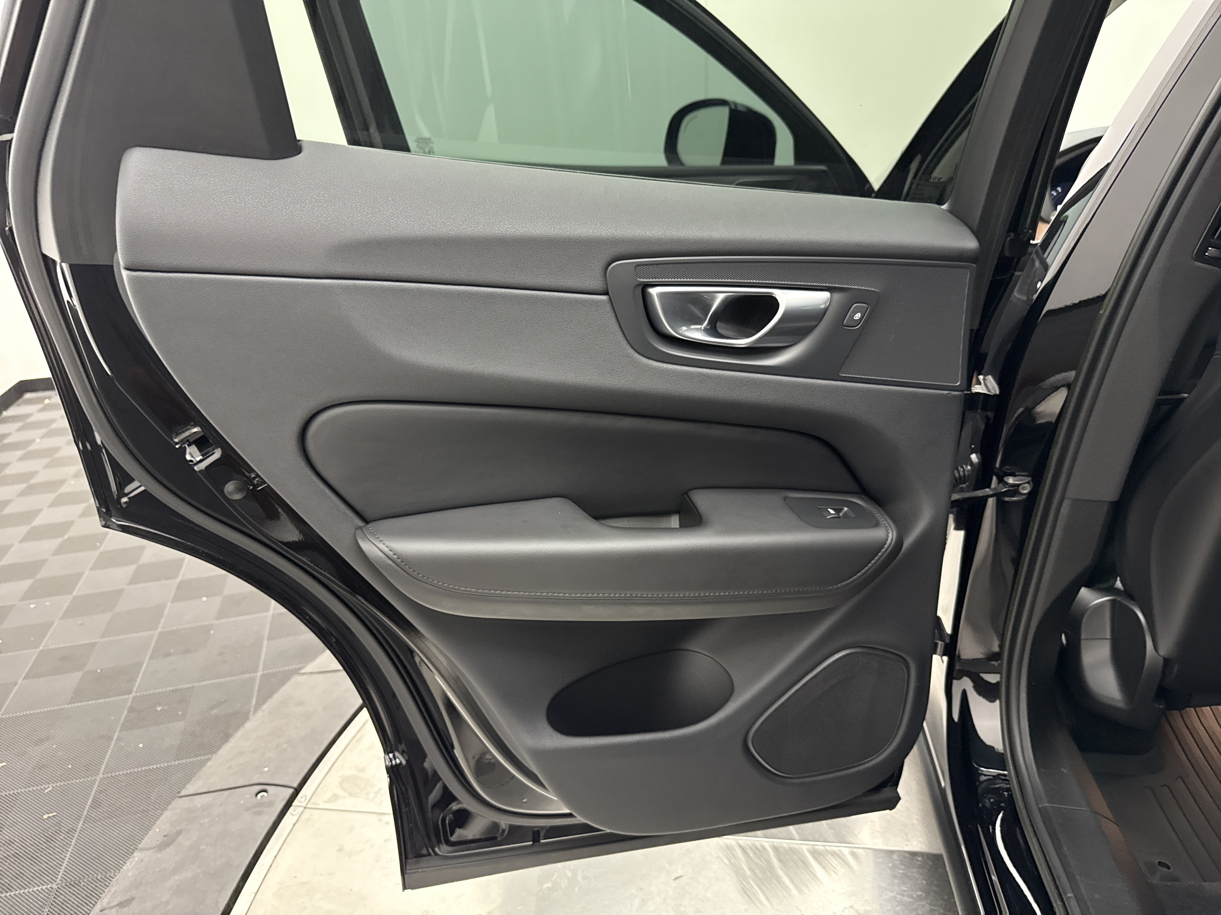 Certified 2023 Volvo XC60 B5 Plus w/ Climate Package FWD image 24