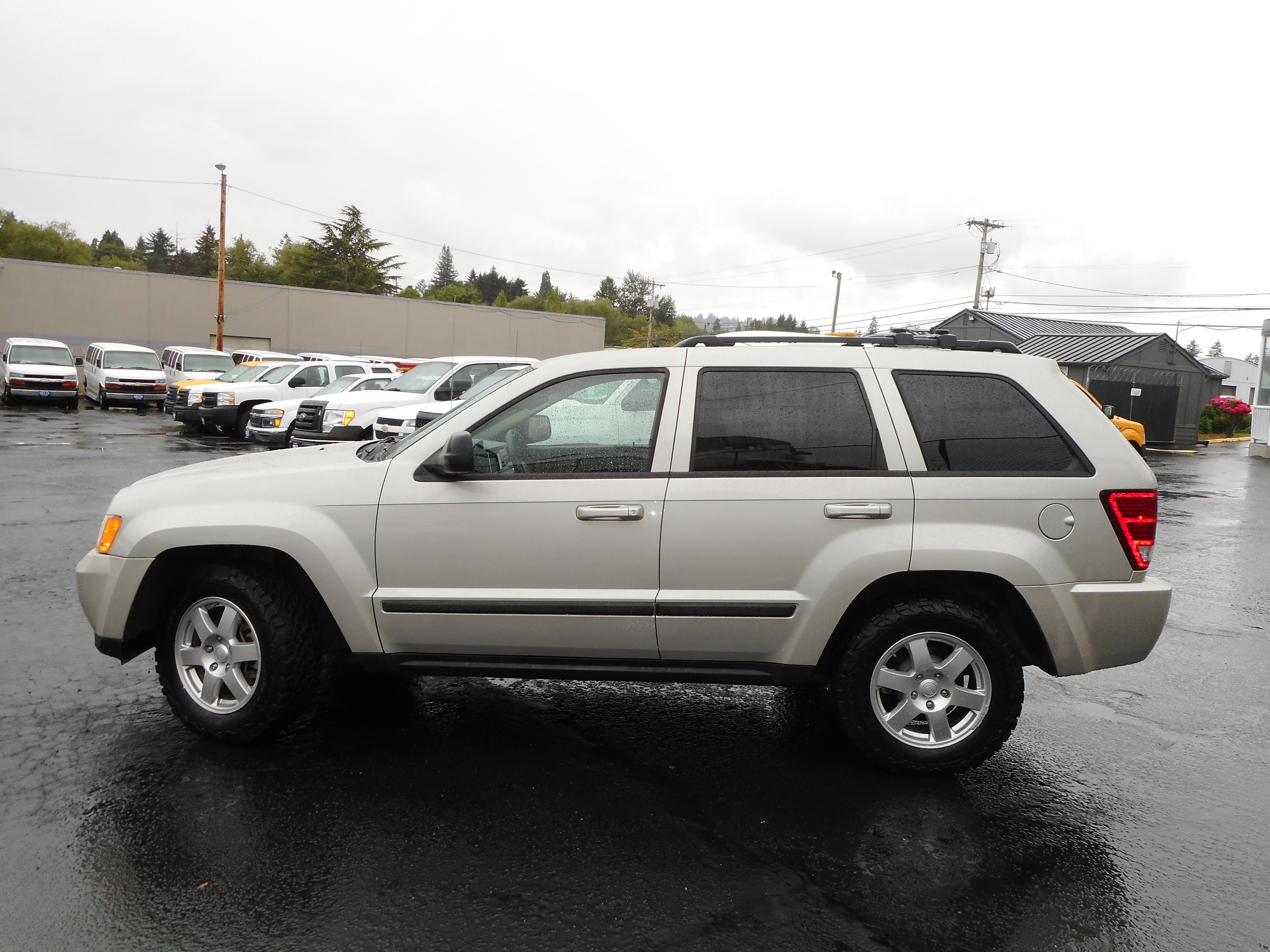 Used 2009 Jeep Grand Cherokee Laredo AWD/4WD image 6