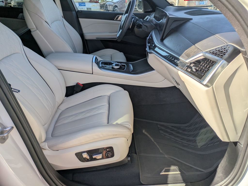 Used 2025 BMW X5 xDrive40i w/ Executive Package image 25