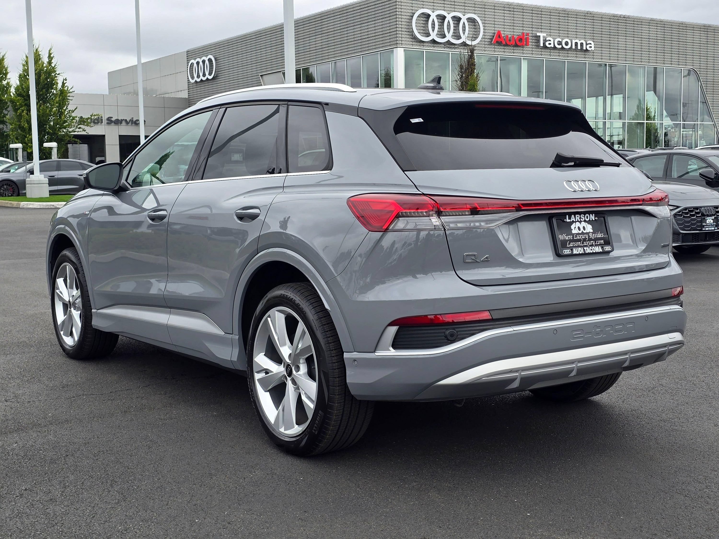 Used 2023 Audi Q4 e-tron Premium Plus w/ Premium Plus AWD/4WD image 3
