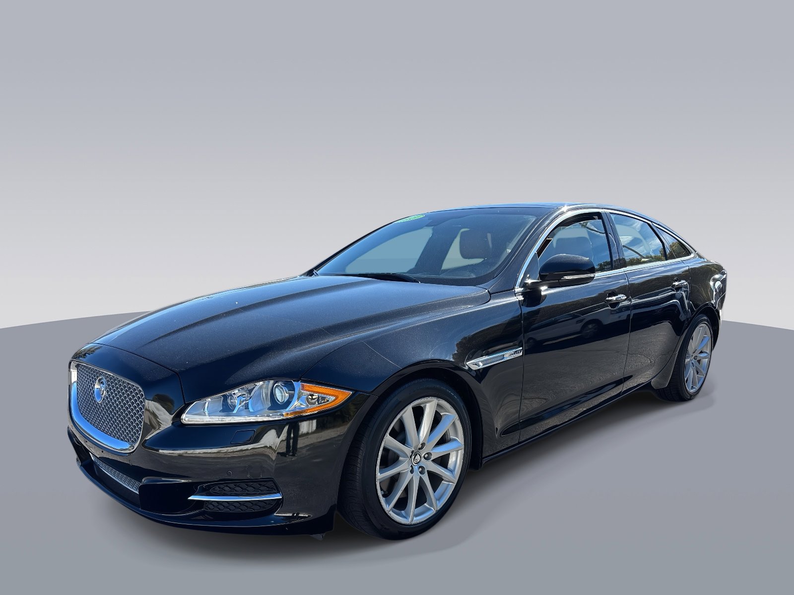 Used 2013 Jaguar XJ 4dr Sdn RWD RWD image 5