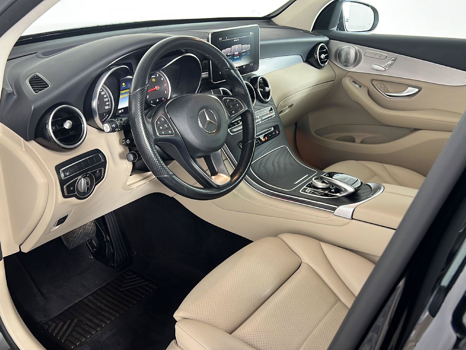 Used 2019 Mercedes-Benz GLC 300 4MATIC image 2