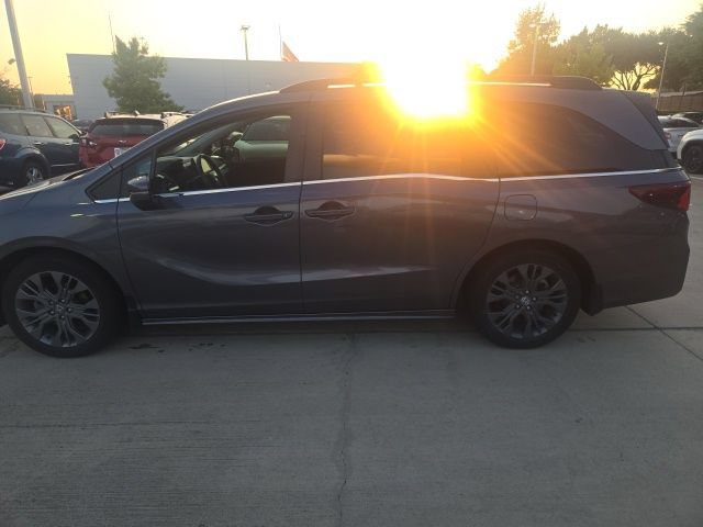 Used 2025 Honda Odyssey Touring image 5