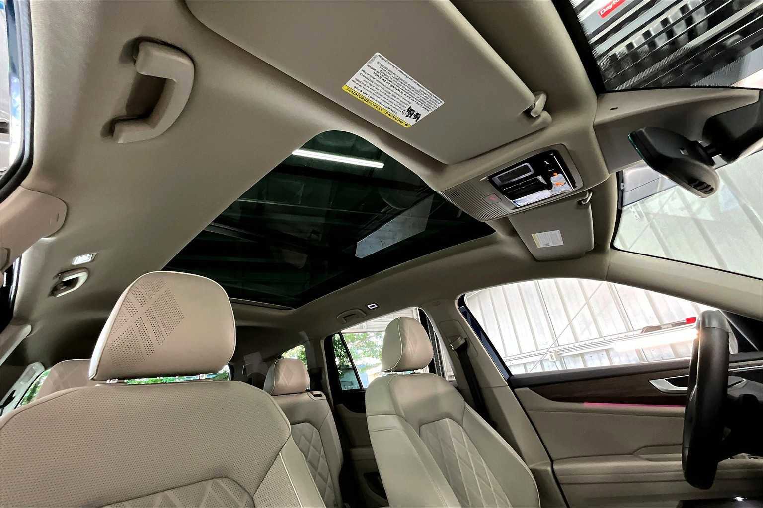 Used 2025 Volkswagen Atlas SEL Premium R-Line image 25