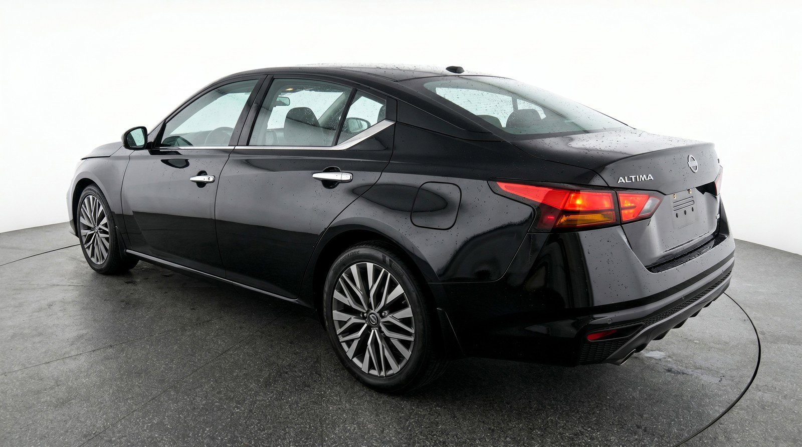 Used 2025 Nissan Altima 2.5 SV FWD image 6