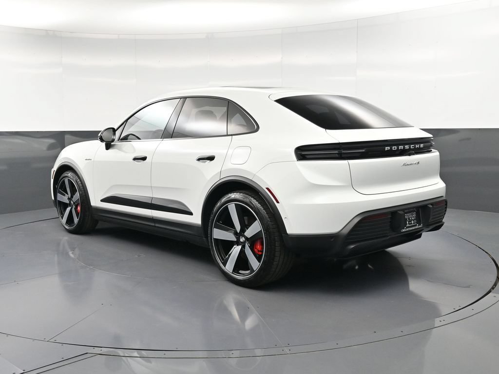 Certified 2025 Porsche Macan 4S Electric AWD/4WD image 3