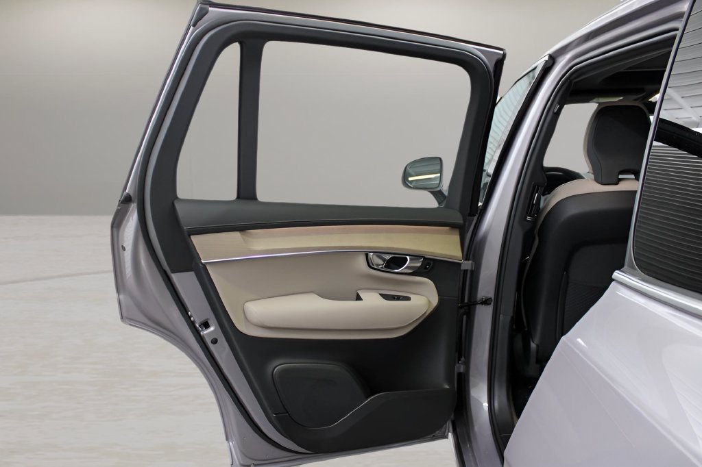 Certified 2026 Volvo XC90 B5 Plus w/ Protection Package Premier AWD/4WD image 29