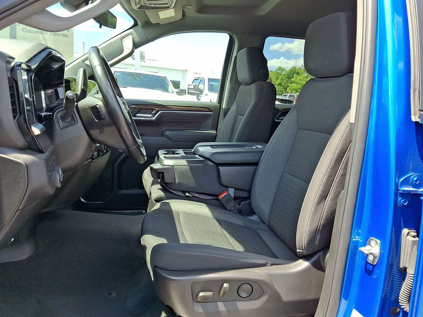 Used 2025 Chevrolet Silverado 1500 LT AWD/4WD image 25