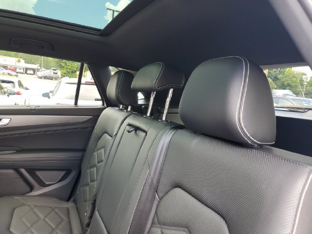 Certified 2025 Volkswagen Atlas Cross Sport SE w/ Panoramic Sunroof Package FWD image 15