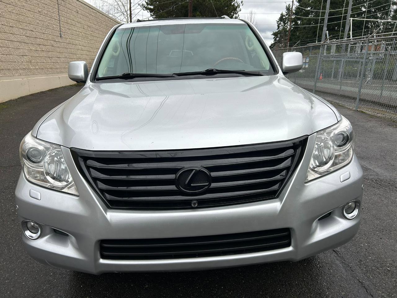Used 2008 Lexus LX 570 Sport Utility image 2