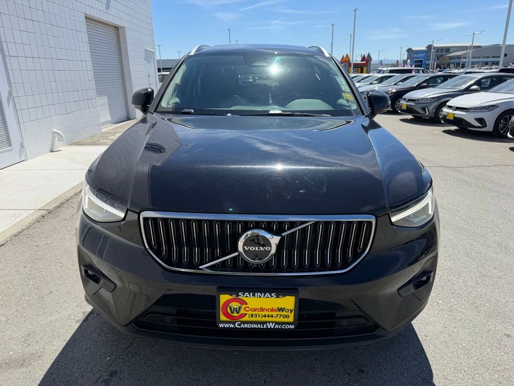 Used 2025 Volvo XC40 B5 Plus image 9