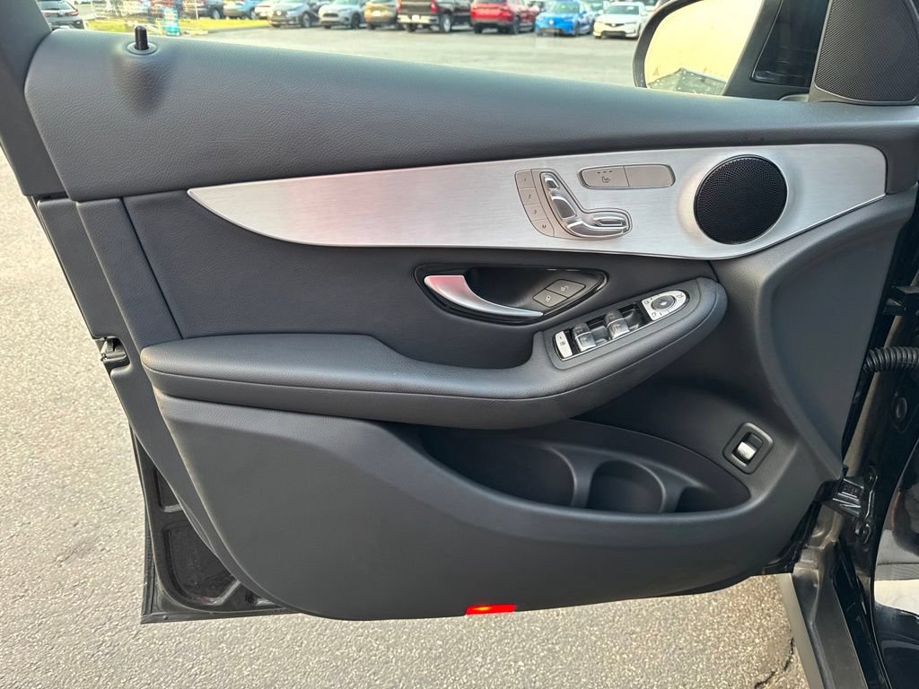 Used 2019 Mercedes-Benz GLC 300 4MATIC w/ Premium Package image 28