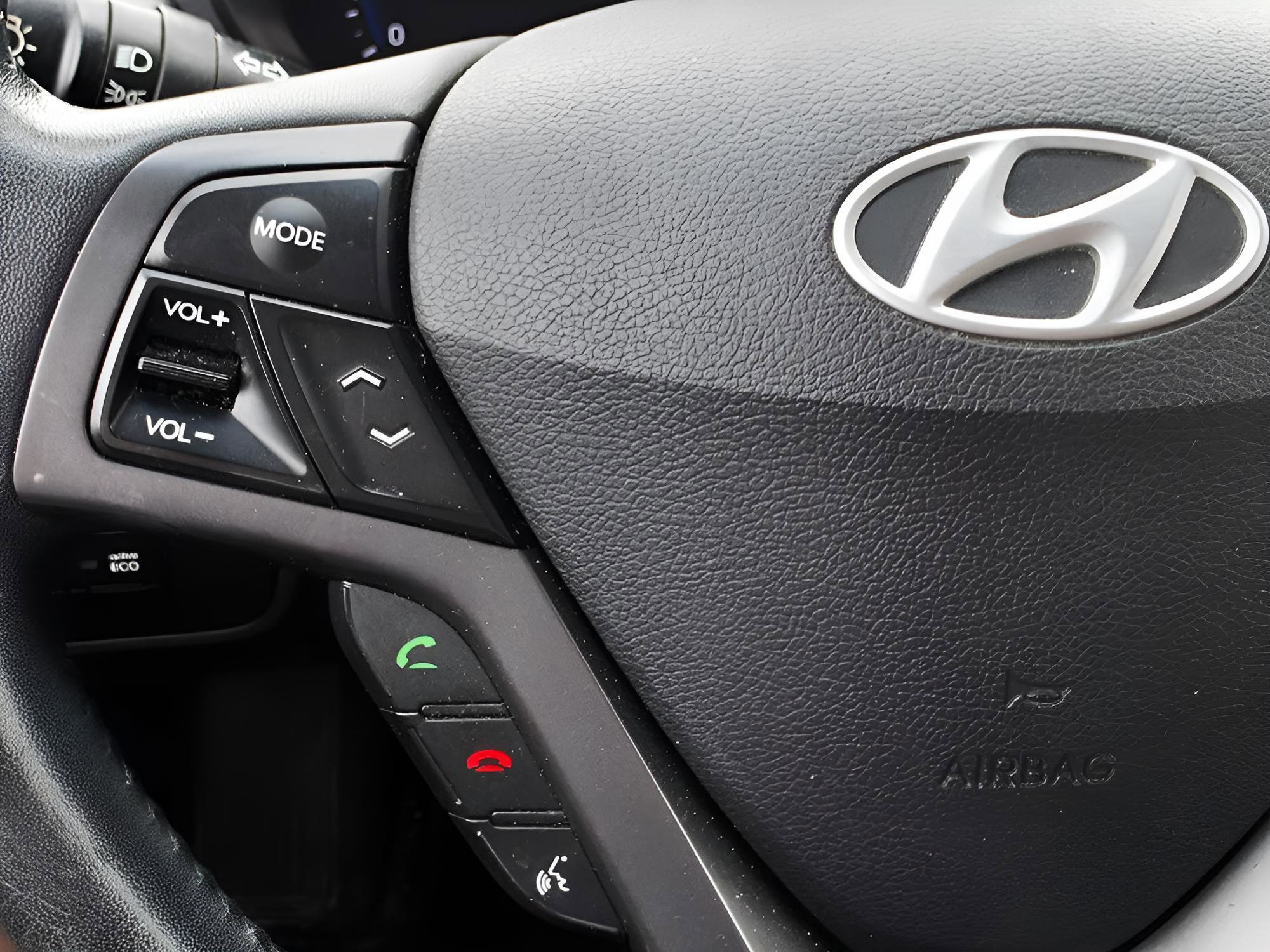 Used 2013 Hyundai Veloster Turbo FWD image 27
