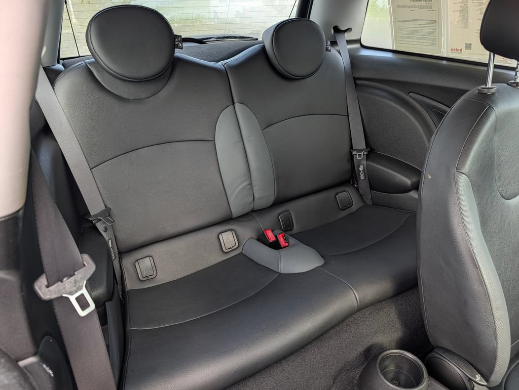 Used 2010 MINI Cooper Hardtop FWD image 14