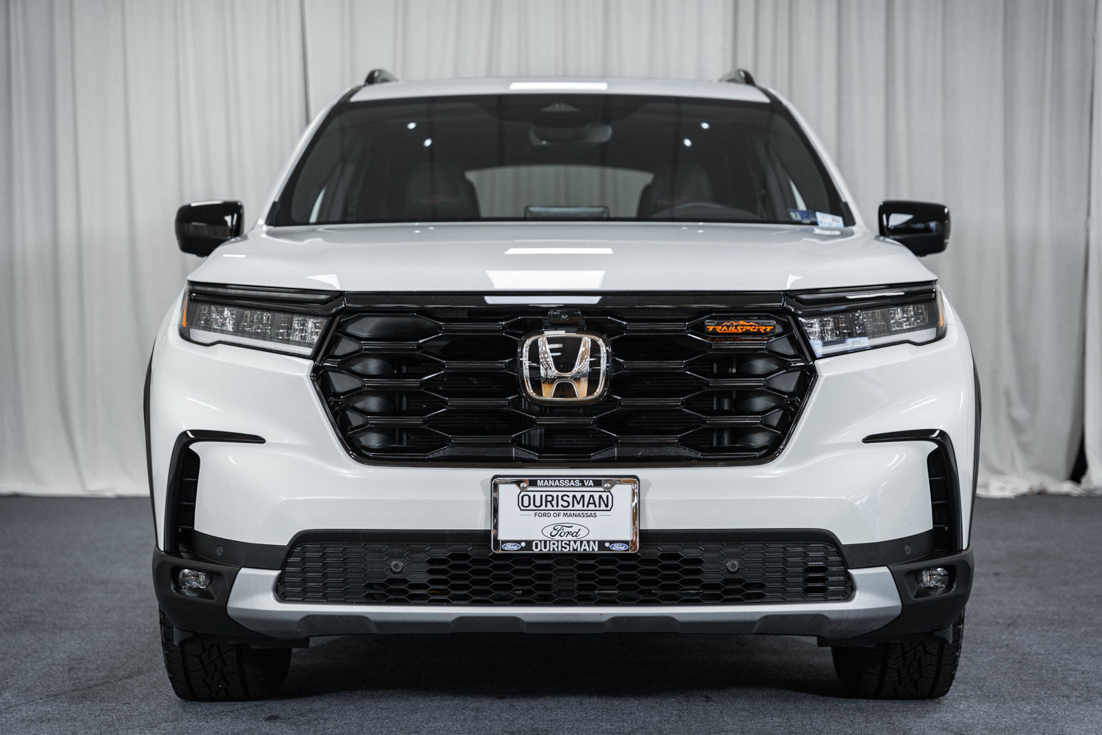 Used 2025 Honda Pilot TrailSport image 2