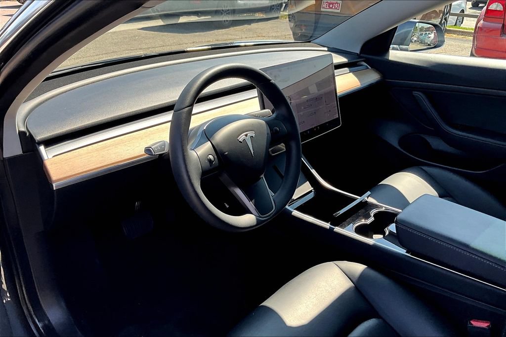 Used 2020 Tesla Model 3 Standard Range Plus RWD image 13
