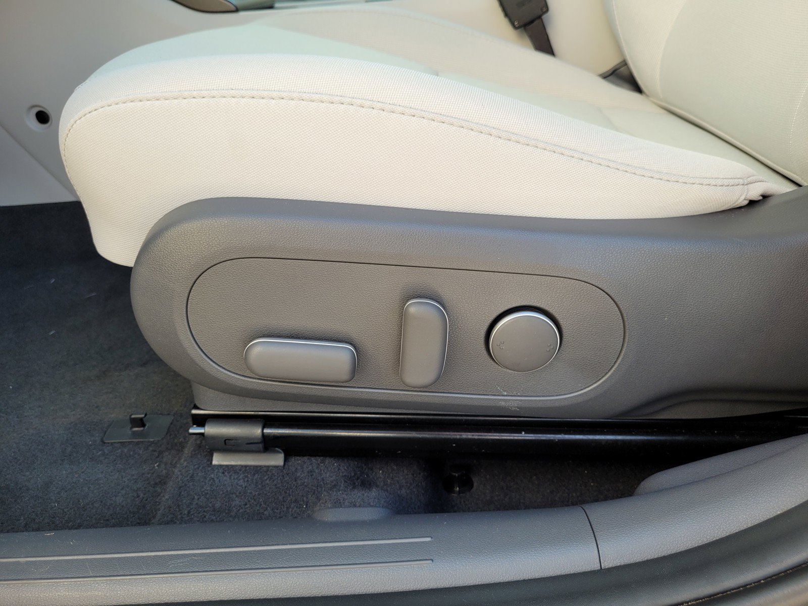 Used 2024 Hyundai Kona SEL FWD image 11