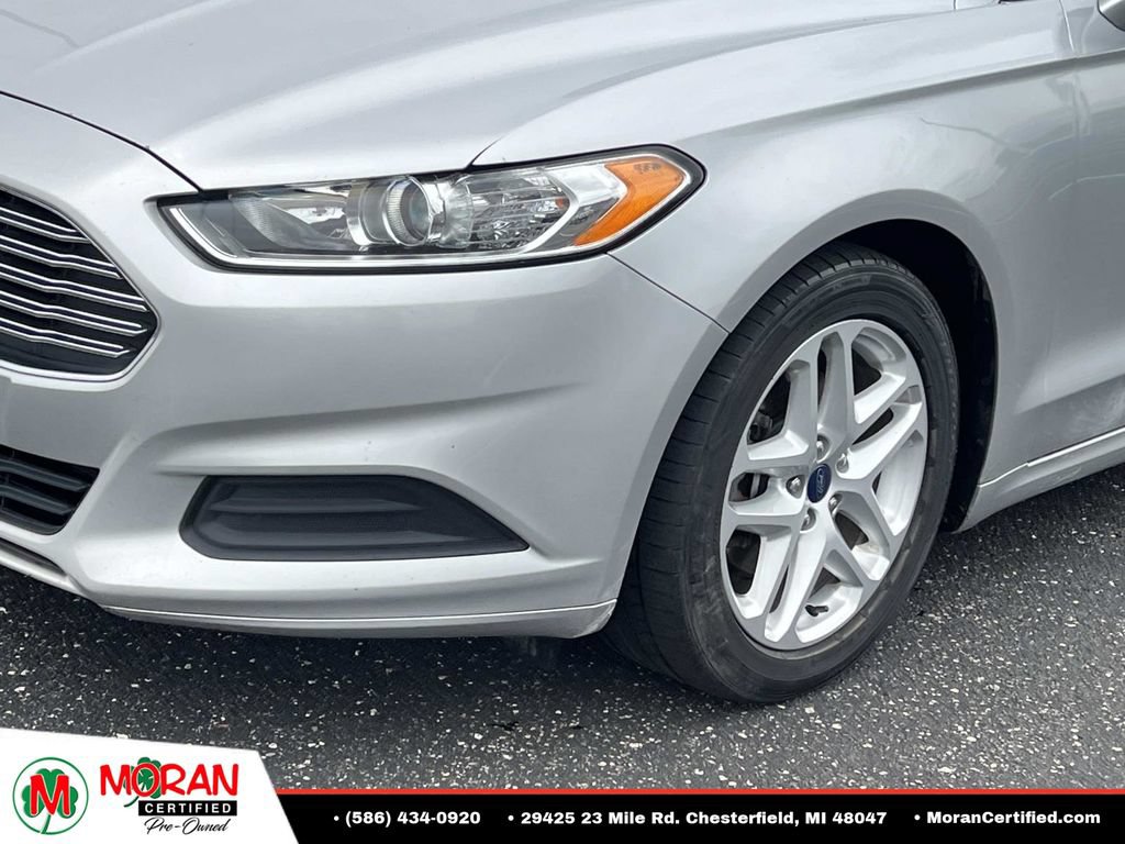 Used 2016 Ford Fusion SE FWD image 8