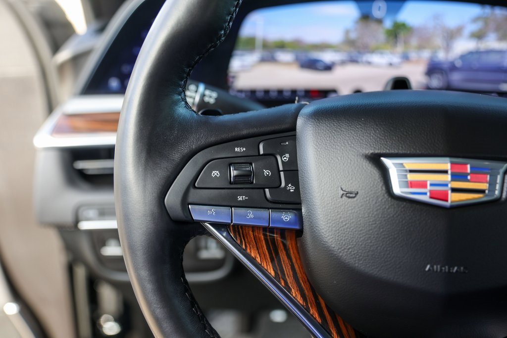 Used 2024 Cadillac Escalade Premium Luxury image 14