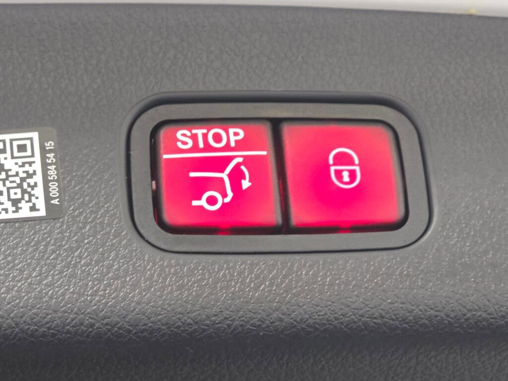 Used 2025 Mercedes-Benz GLC 300 GLC 300 image 22