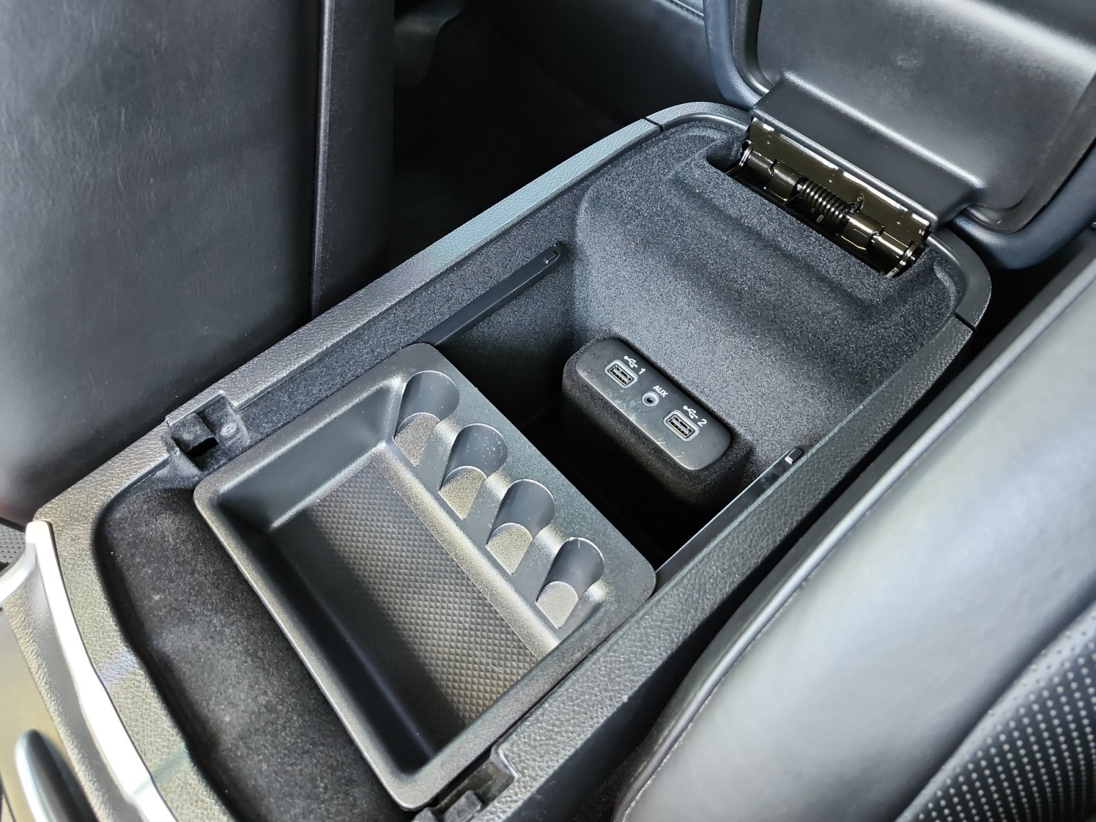 Used 2023 Chrysler 300 Touring L w/ Safetytec Plus Group RWD image 23