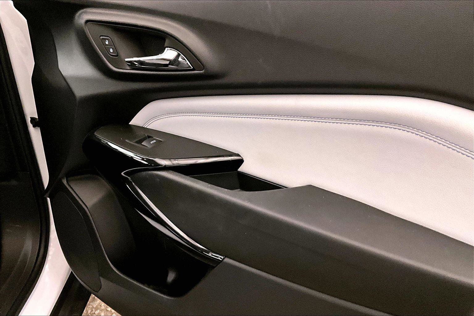 Used 2025 Chevrolet Trax LT w/ LT Convenience Package image 23