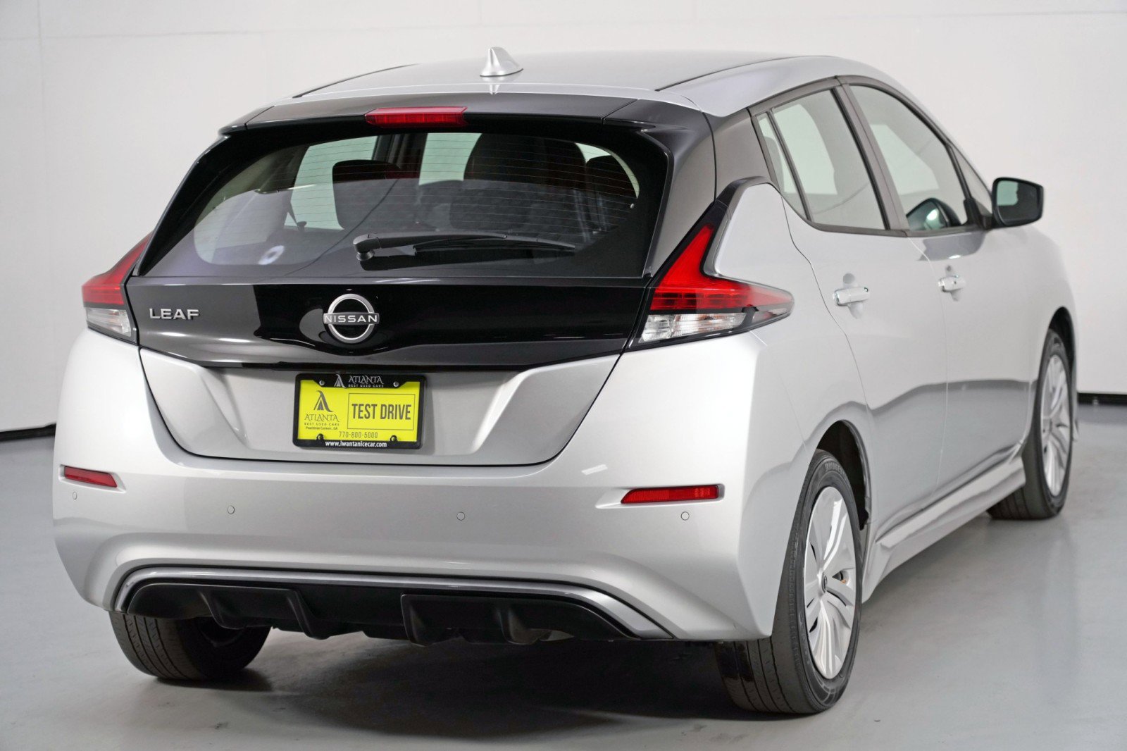 Used 2025 Nissan Leaf S image 44