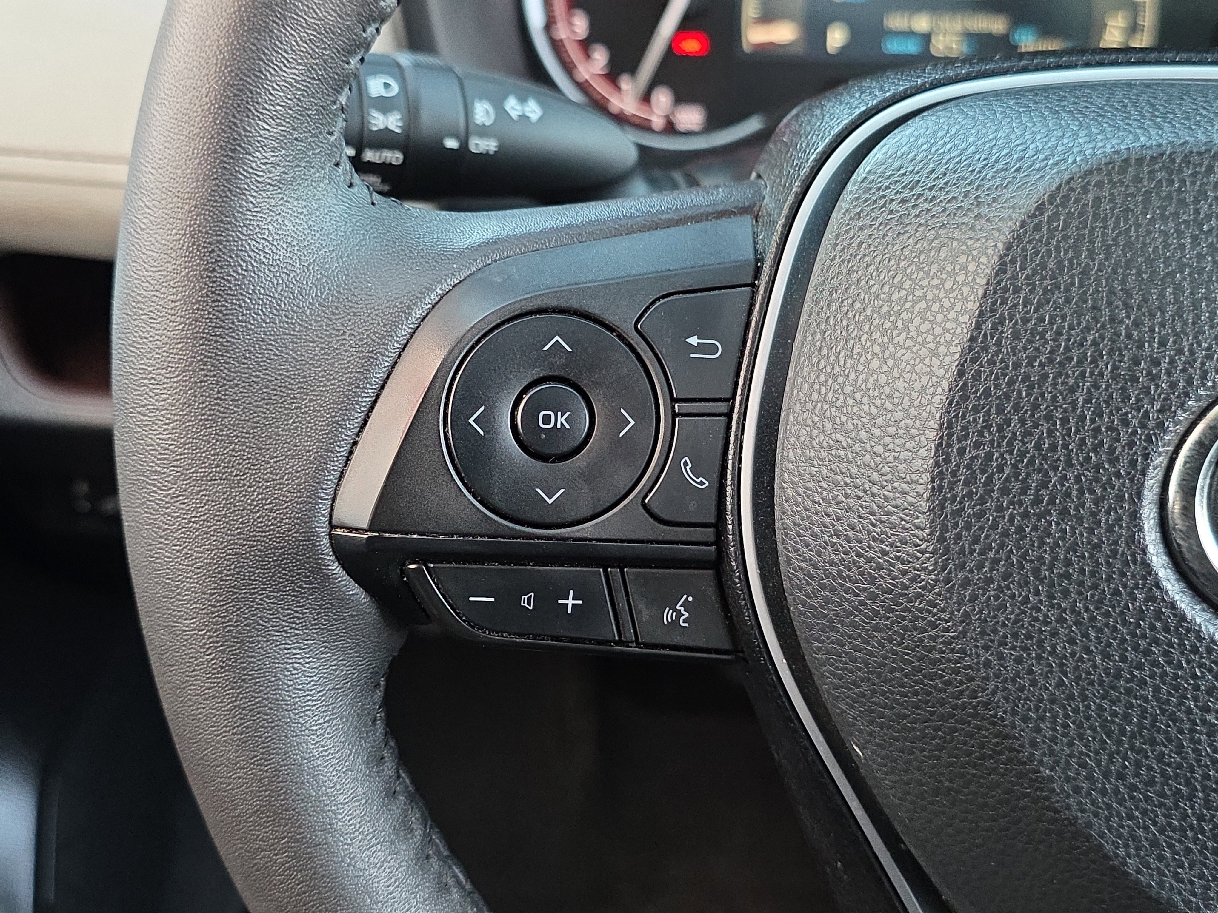 Used 2022 Toyota RAV4 Limited image 18