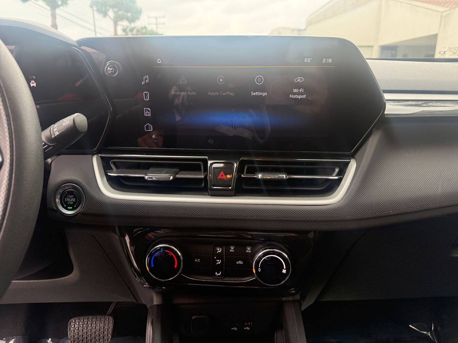 Used 2025 Chevrolet TrailBlazer LT FWD image 17