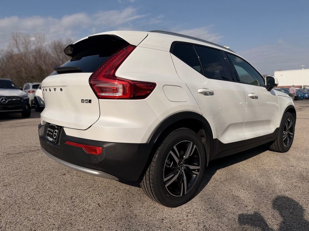 Used 2023 Volvo XC40 B5 Core w/ Convenience Package image 6