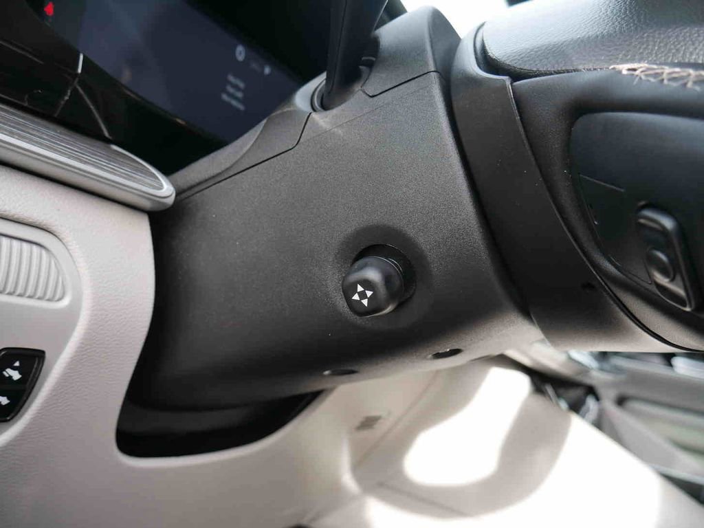 Used 2022 Jeep Wagoneer Series III w/ Flexible Seating Group image 34