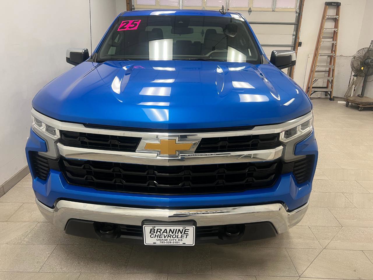 Used 2025 Chevrolet Silverado 1500 LT image 10