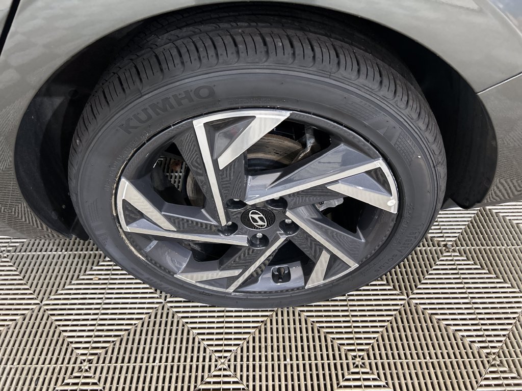 Used 2025 Hyundai Elantra SEL FWD image 10
