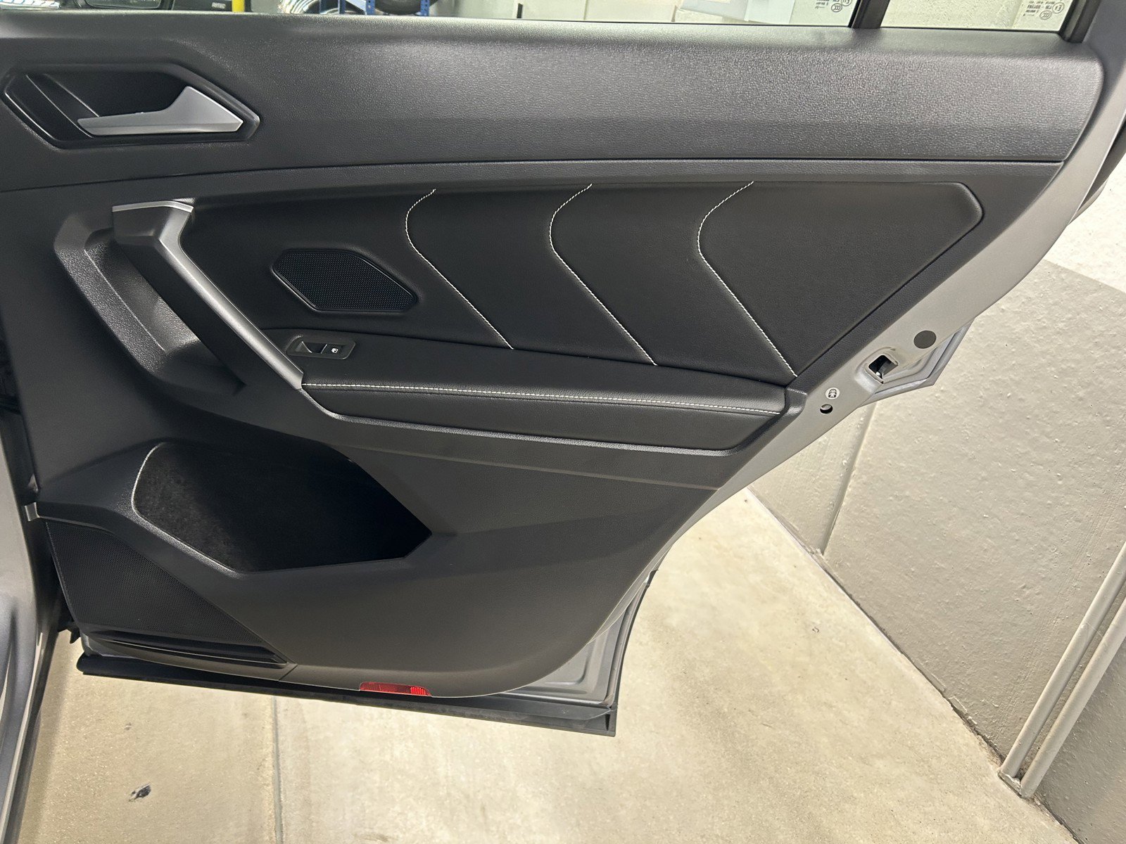 Used 2024 Volkswagen Tiguan SE image 14