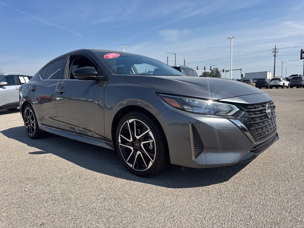 Used 2025 Nissan Sentra SR FWD image 9