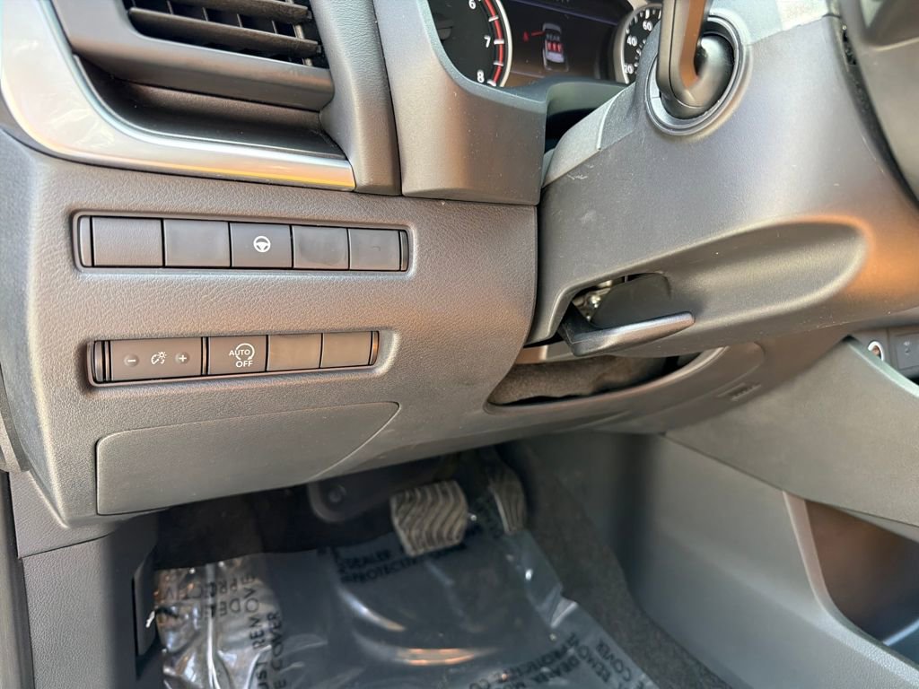 Certified 2023 Nissan Rogue SV image 18