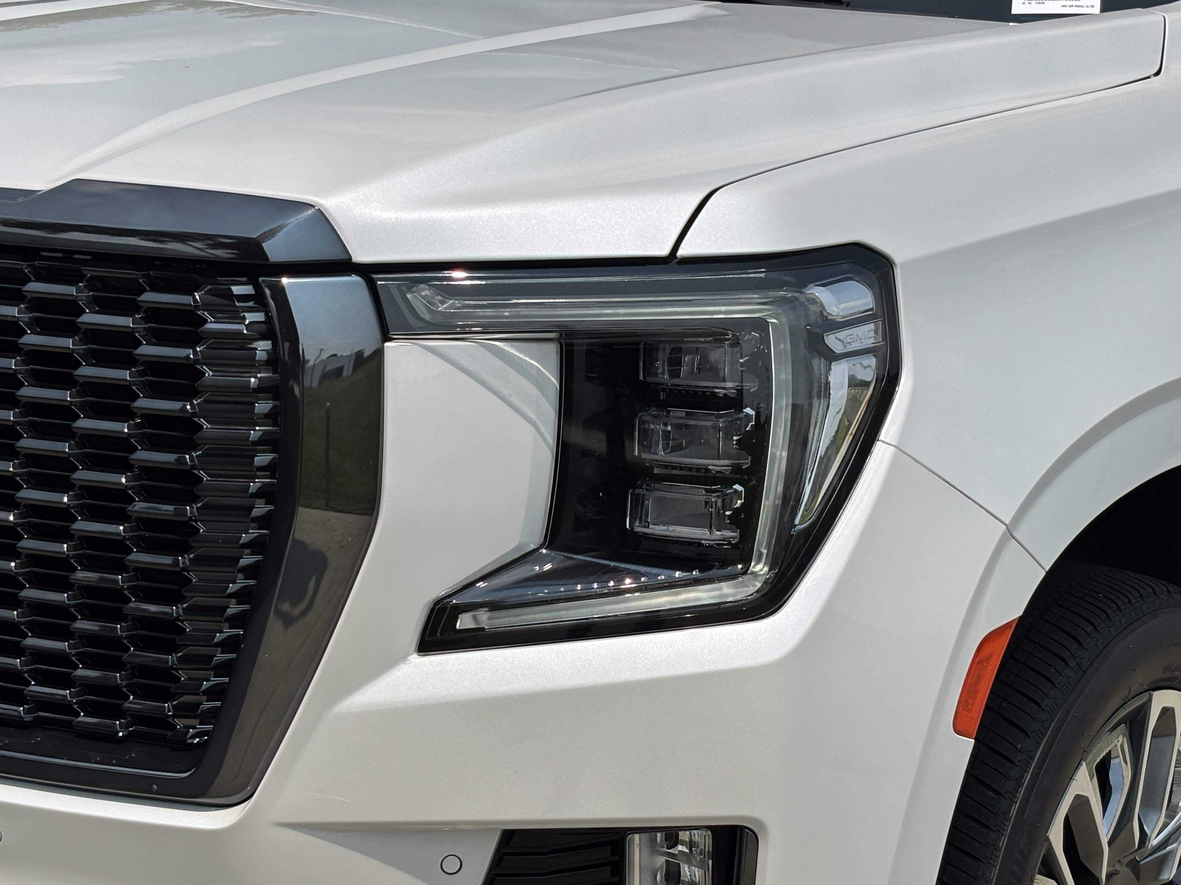 Used 2024 GMC Yukon Denali Ultimate AWD/4WD image 6