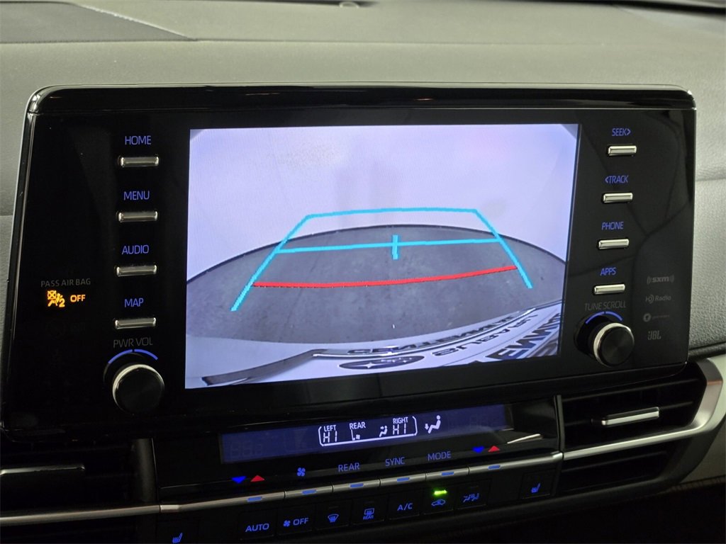 Used 2022 Toyota Sienna XLE image 32