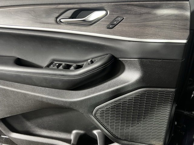 Used 2024 Jeep Grand Cherokee L Limited image 16