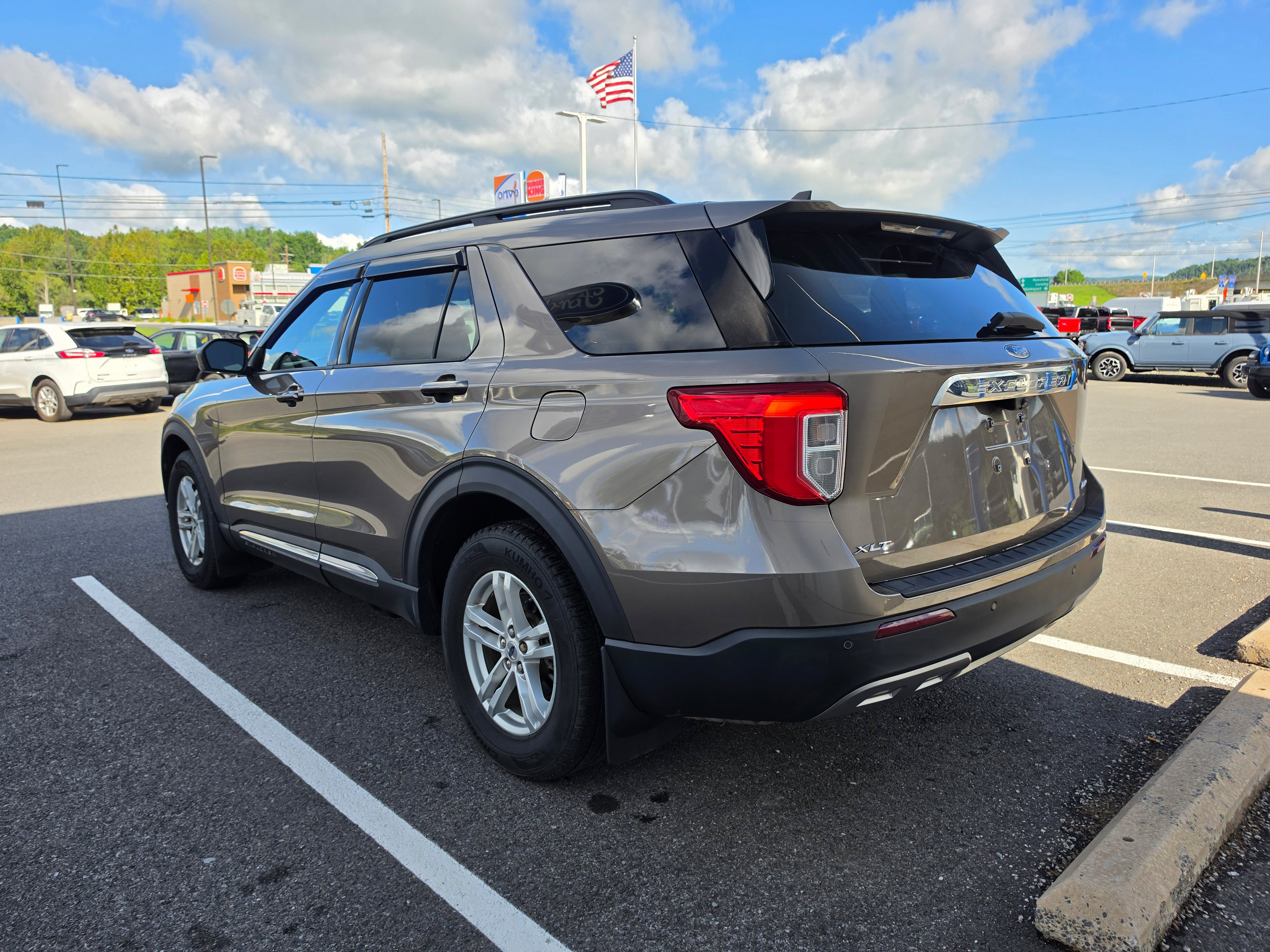 Used 2021 Ford Explorer XLT w/ Equipment Group 202A AWD/4WD image 6