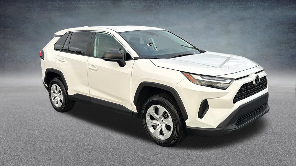 Used 2025 Toyota RAV4 LE AWD/4WD image 3