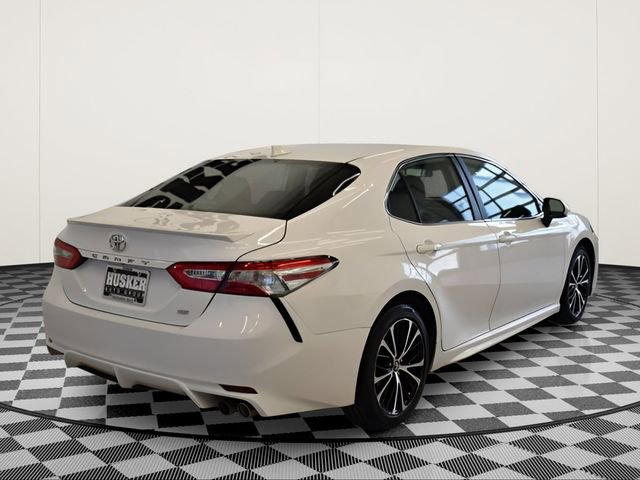 Used 2020 Toyota Camry SE w/ Carpet Mat Package FWD image 4