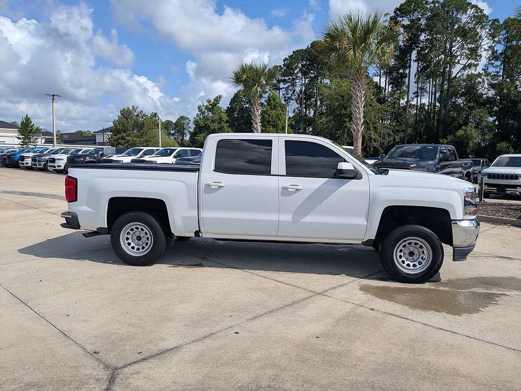 Used 2018 Chevrolet Silverado 1500 LT w/ All Star Edition RWD image 2