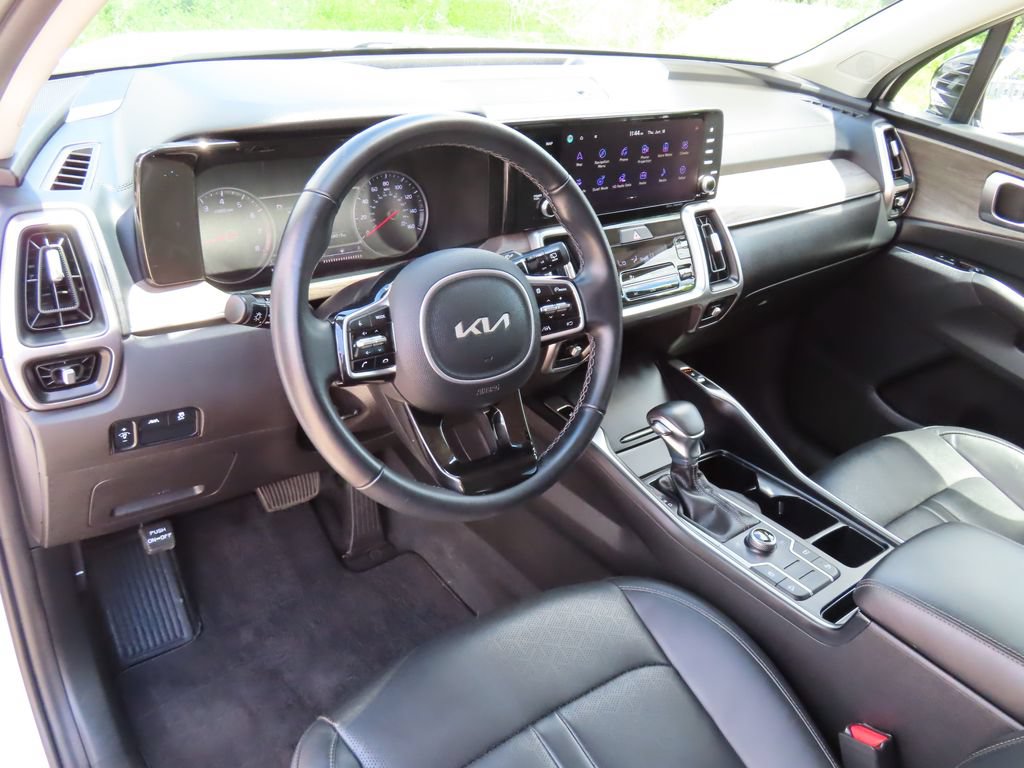 Certified 2022 Kia Sorento S w/ Panoramic Sunroof Package AWD/4WD image 29