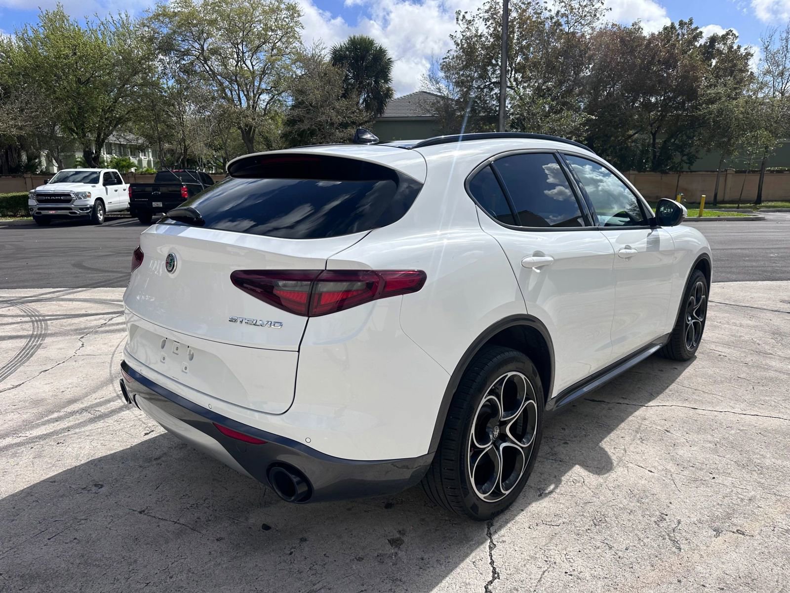Used 2022 Alfa Romeo Stelvio Ti AWD/4WD image 5