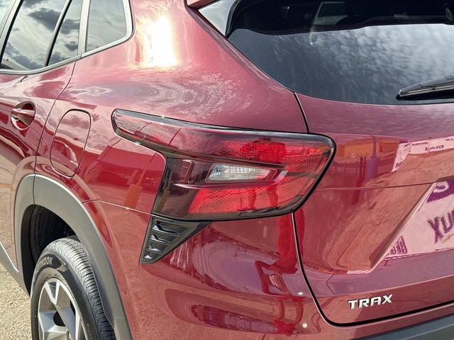Used 2025 Chevrolet Trax LT w/ LT Convenience Package FWD image 14