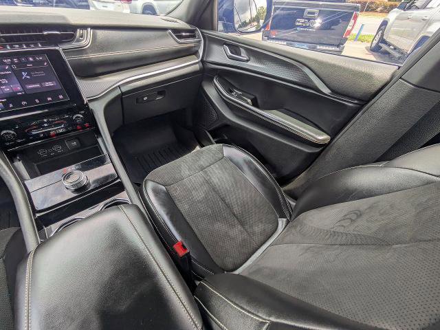 Used 2023 Jeep Grand Cherokee L Laredo RWD image 18