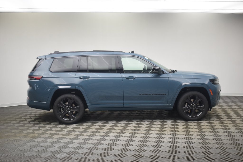 New 2027 Jeep Grand Cherokee L Limited AWD/4WD image 3